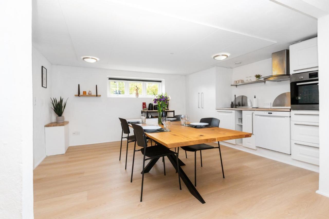 Moderne & Fuldt Udstyret Lejlighed M.Plads Til 4 Hojbjerg Exterior photo