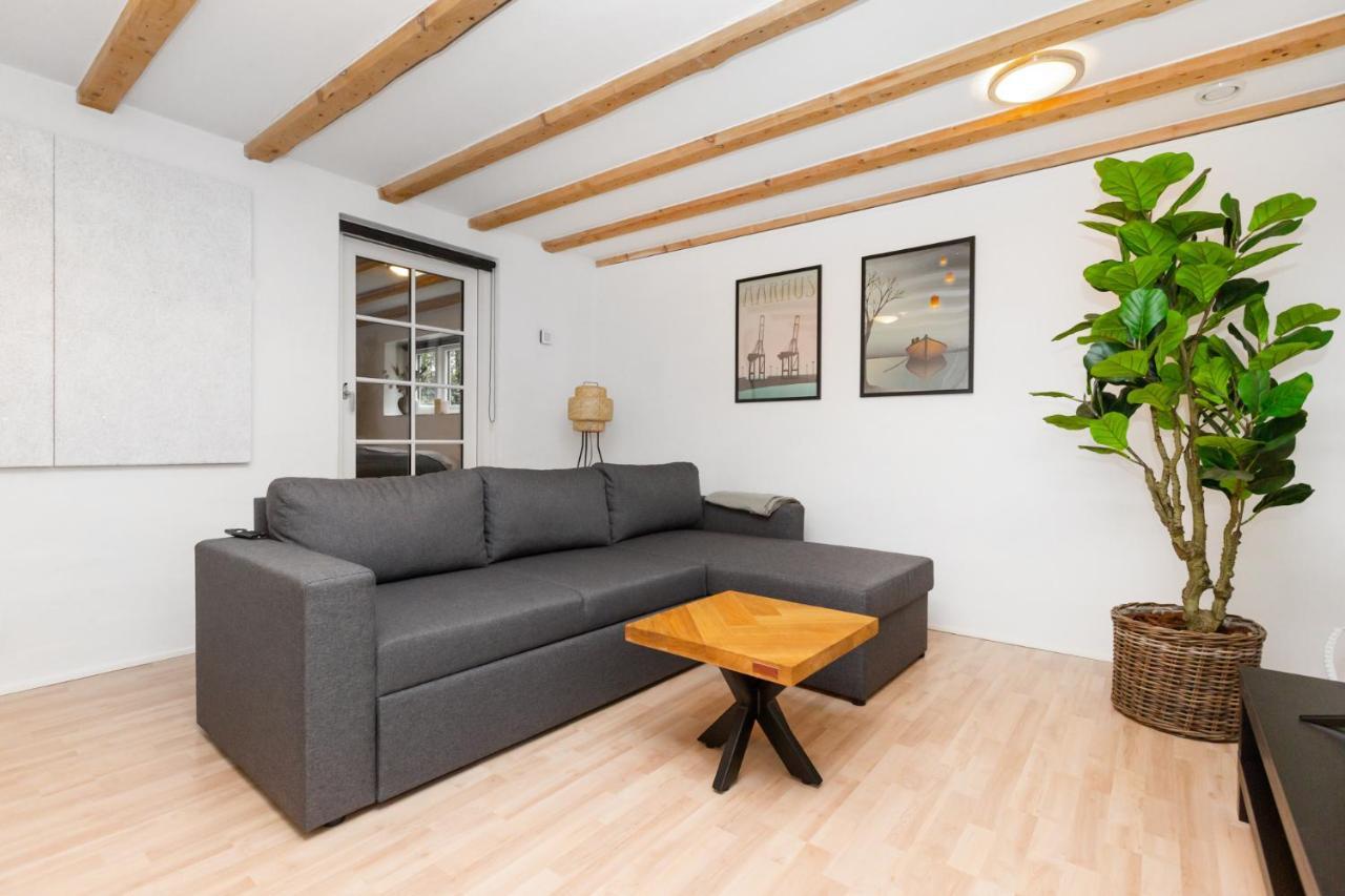 Moderne & Fuldt Udstyret Lejlighed M.Plads Til 4 Hojbjerg Exterior photo